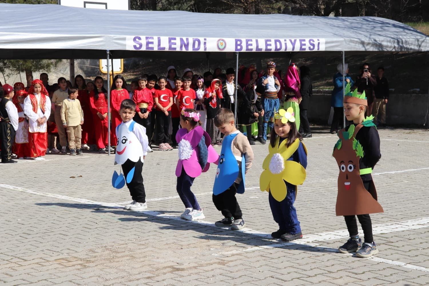 Selendi’de Baharın Gelişi Coşkuyla Kutlandı! (2)