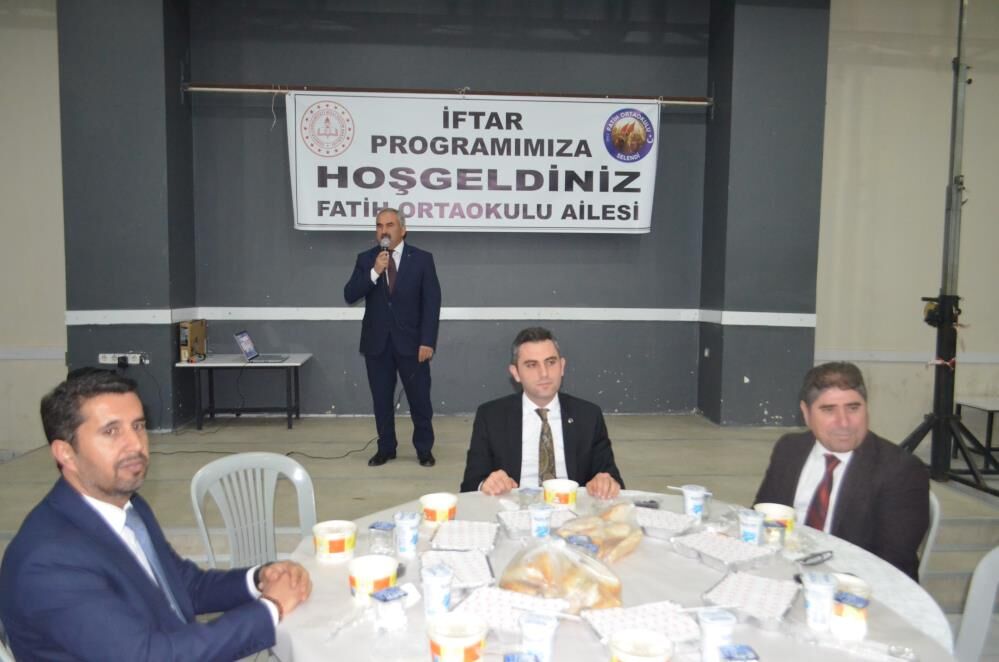 Selendi'de Eğitim Camiasının İftar Sofrasıı