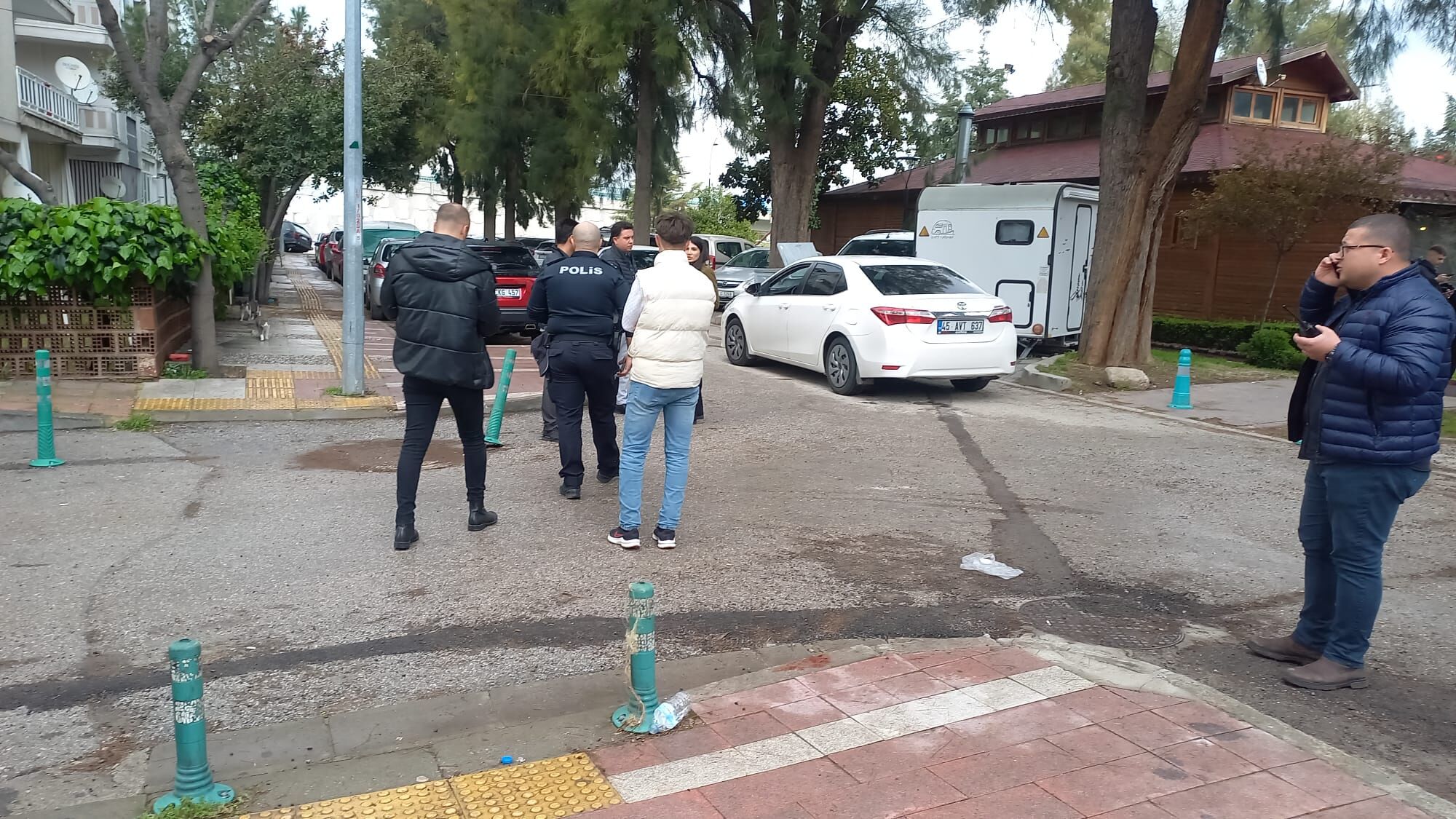 Sokak Ortasında Bıçaklı Saldırı (3)