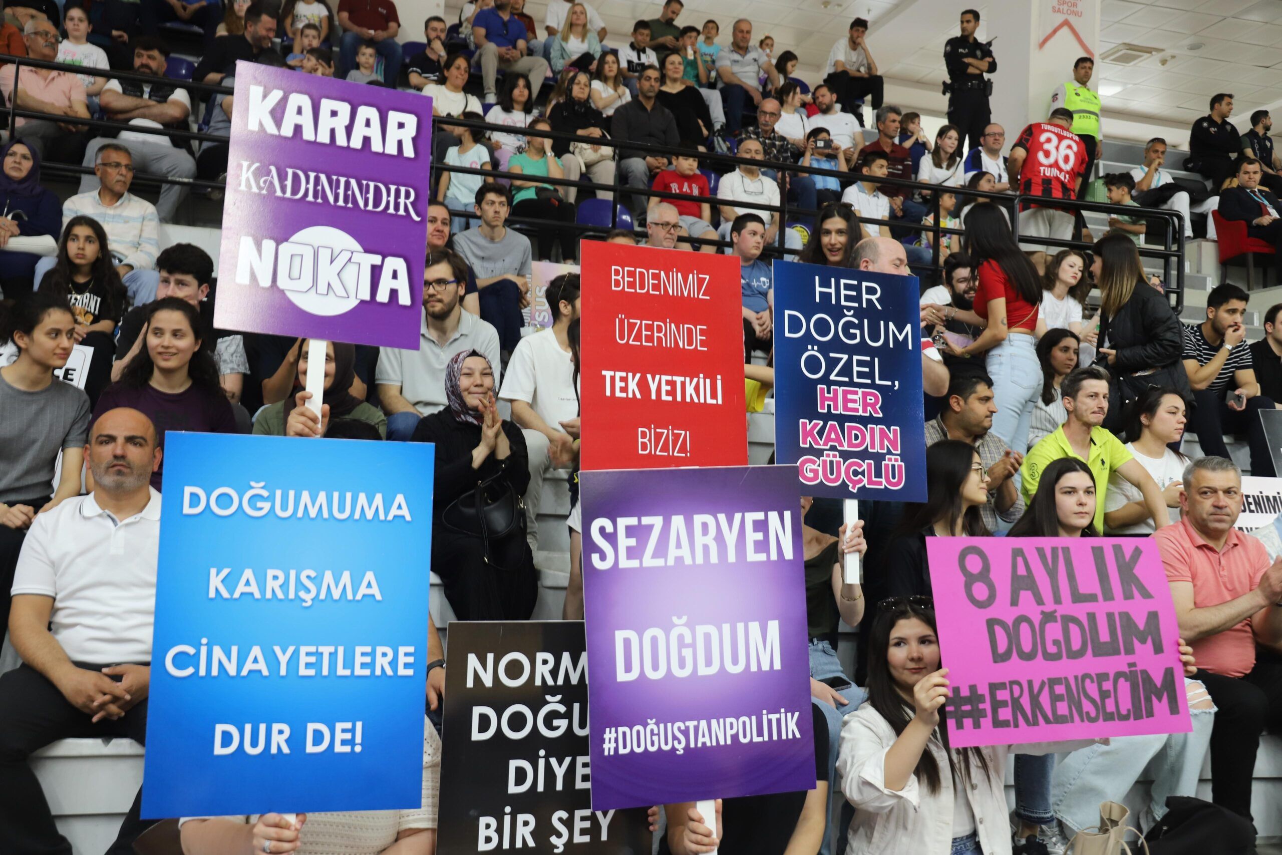 Turgutlu'da Tribünler Mor Renge Boyanacak! (2)