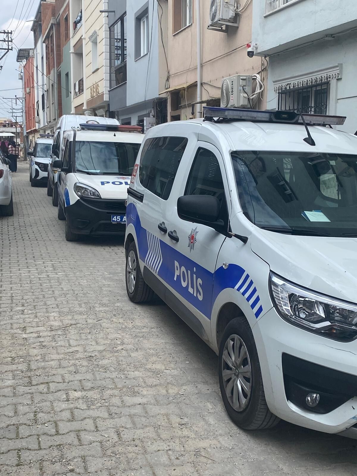 Manisa'da bir kadın bileklerini keserek hayatına son vermek istedi-.1