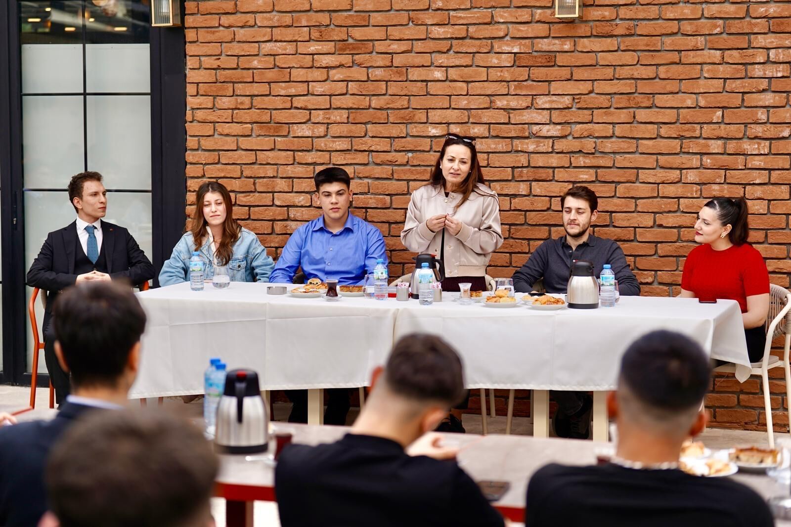 CHP Manisa İl Başkanı Özalper, gençlerle buluştu-1