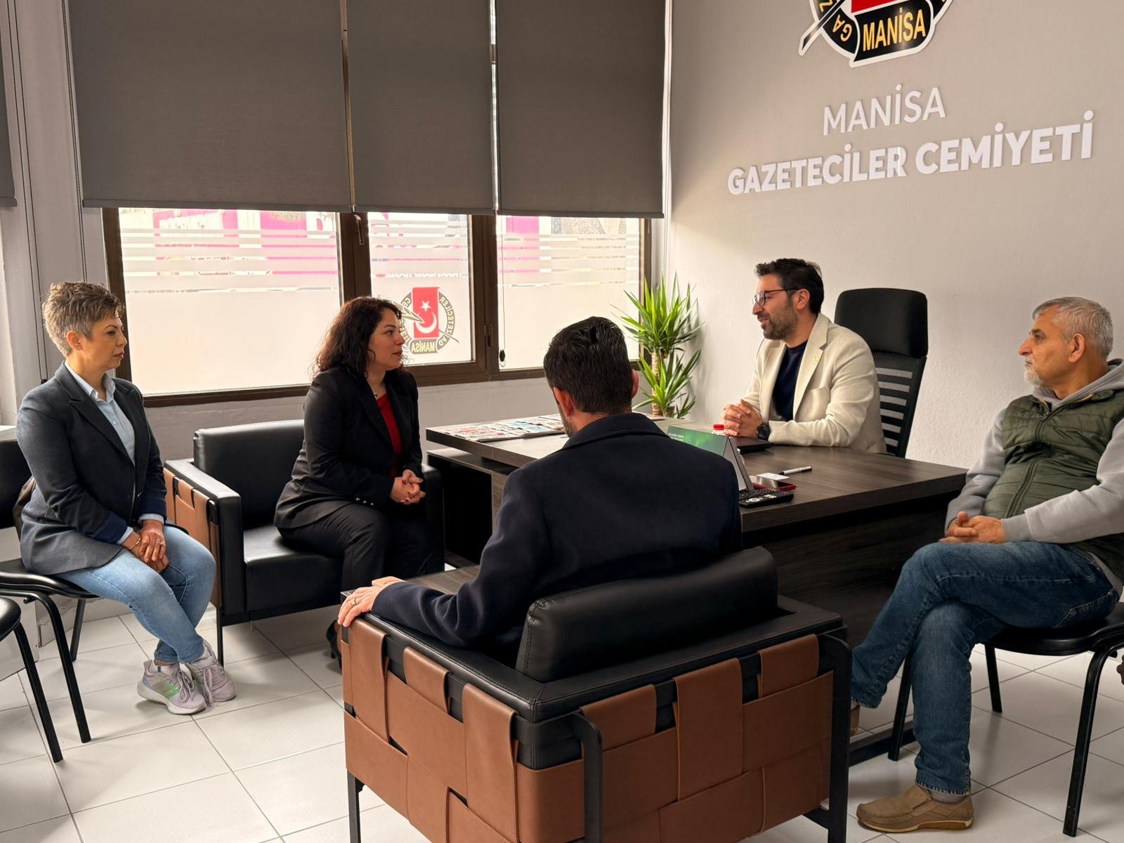 Manisa Barosu’ndan Gazeteciler Cemiyeti’ne Anlamlı Ziyaret