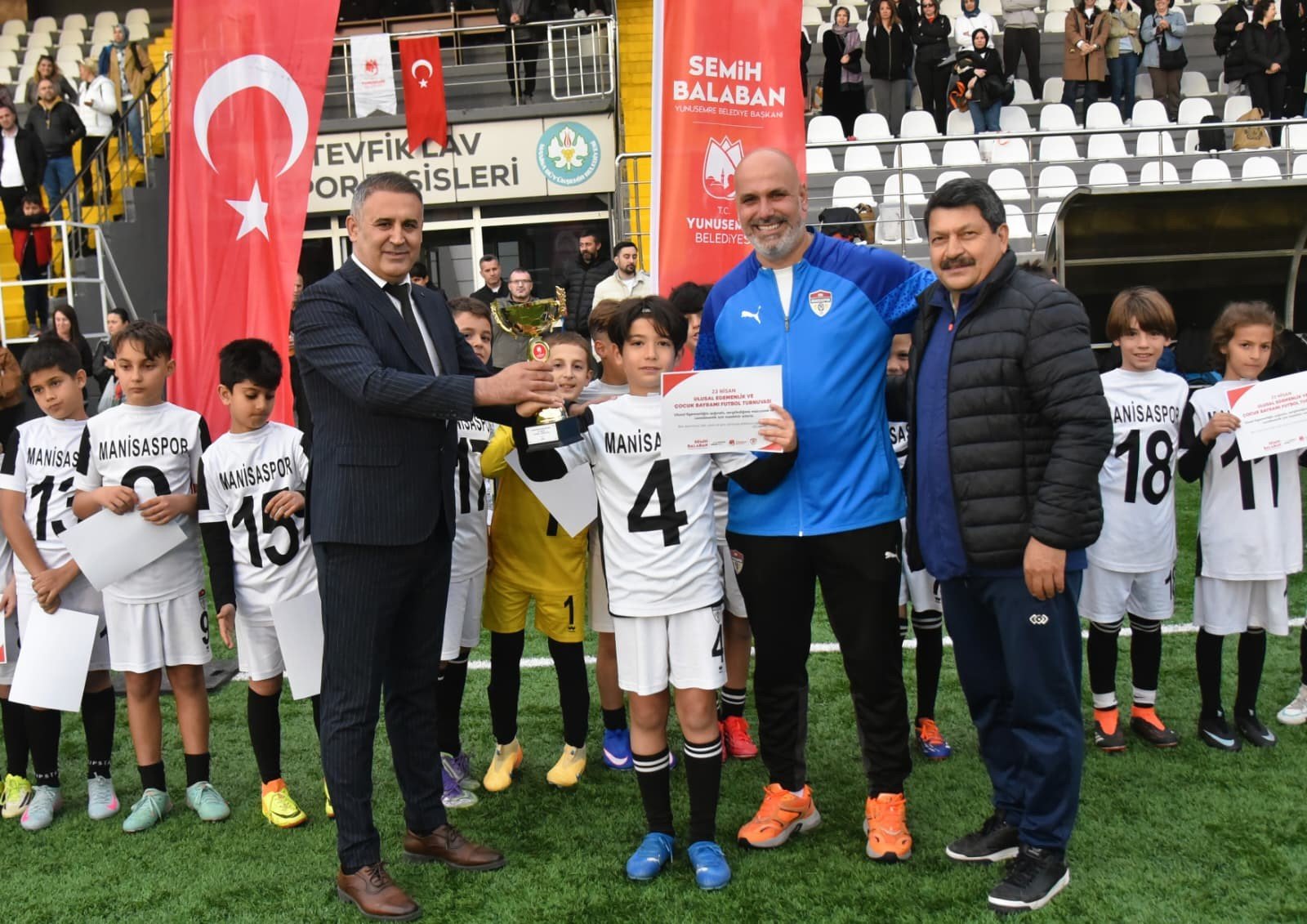 23 Nisan Coşkusu Yeşil Sahada Yaşandı (3)