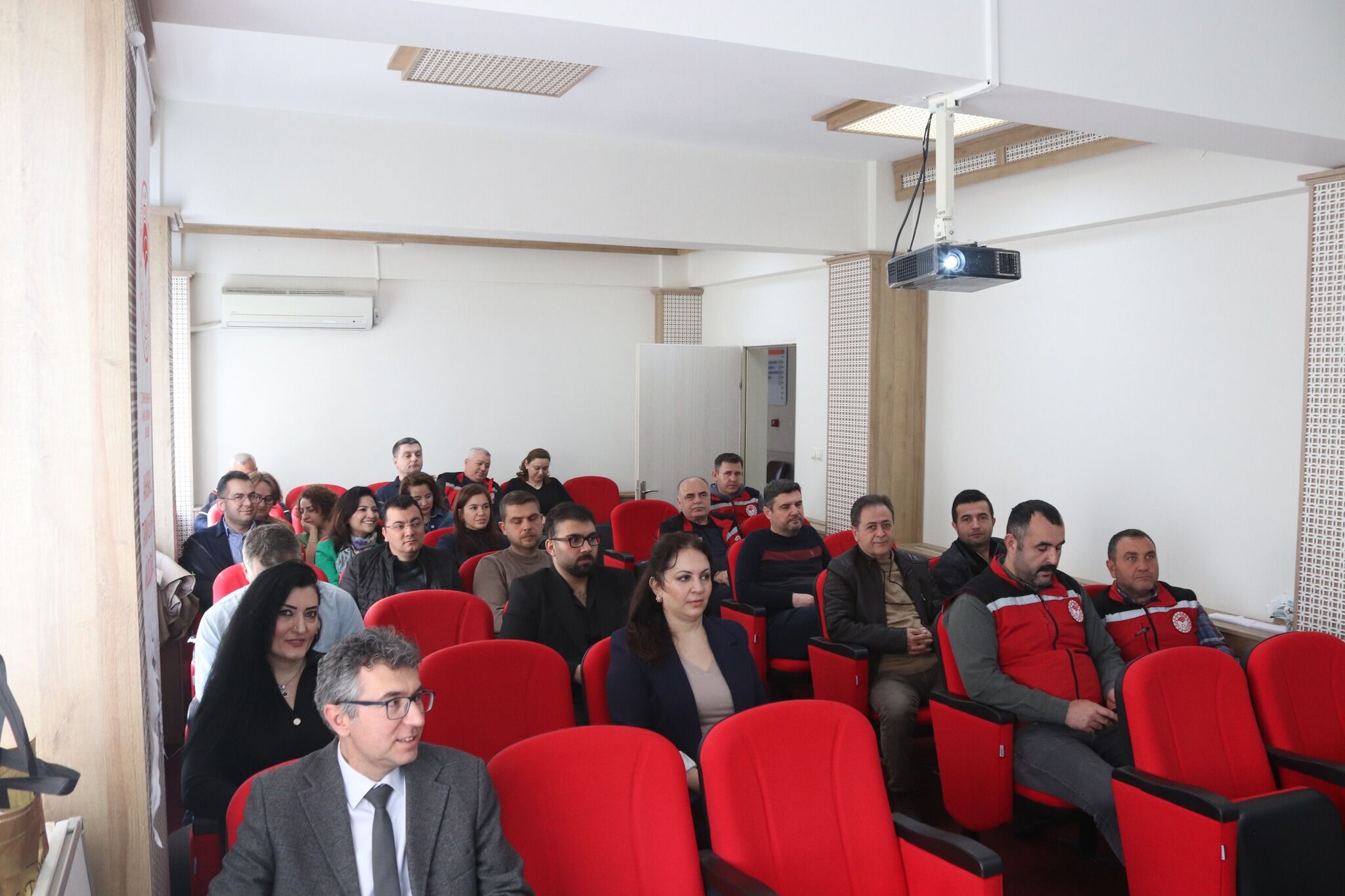 Akhisar’da zeytinyağı kalitesini artırmaya yönelik eğitim!-1