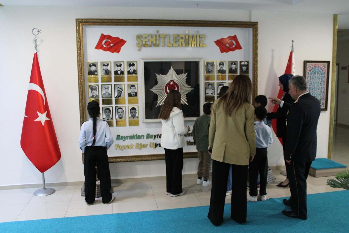 Minik yüreklerden polis teşkilatına anlamlı ziyaret-1