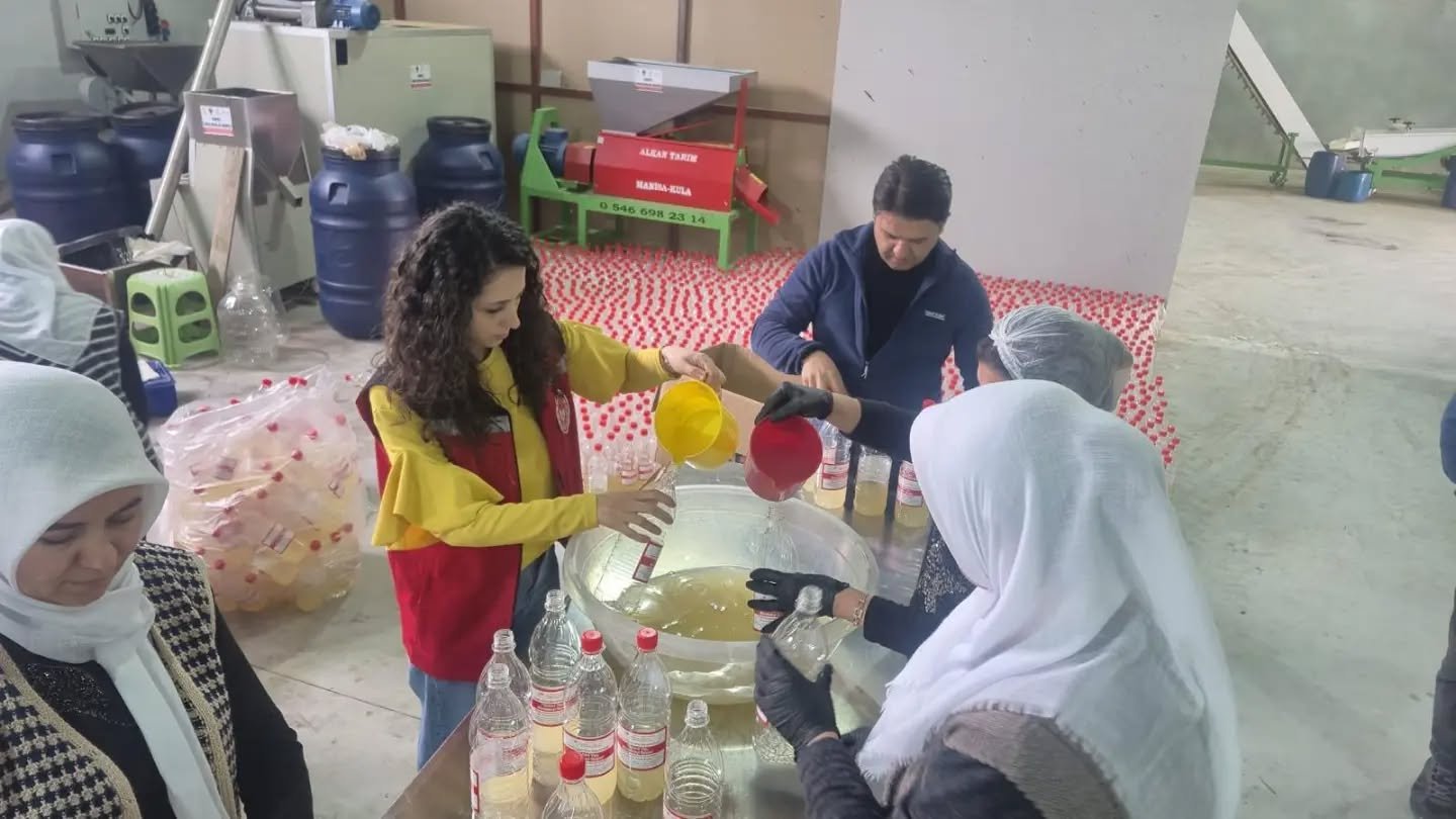 Manisa'da zararlıyla mücadelede 'Kadın Eli'