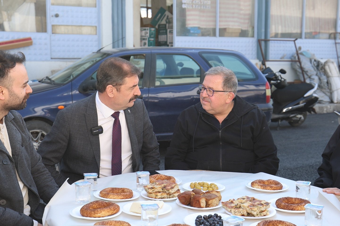 Başkan Dönmez, Ayakkabıcılar Sitesi esnafıyla kahvaltıda buluştu-.1