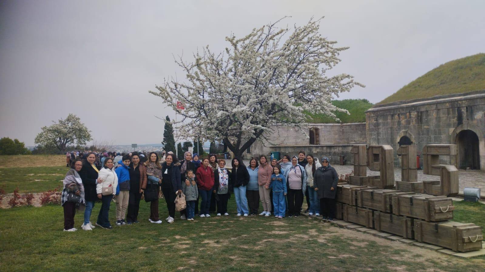 Alaşehirli kadınlar Çanakkale'de-.2.1