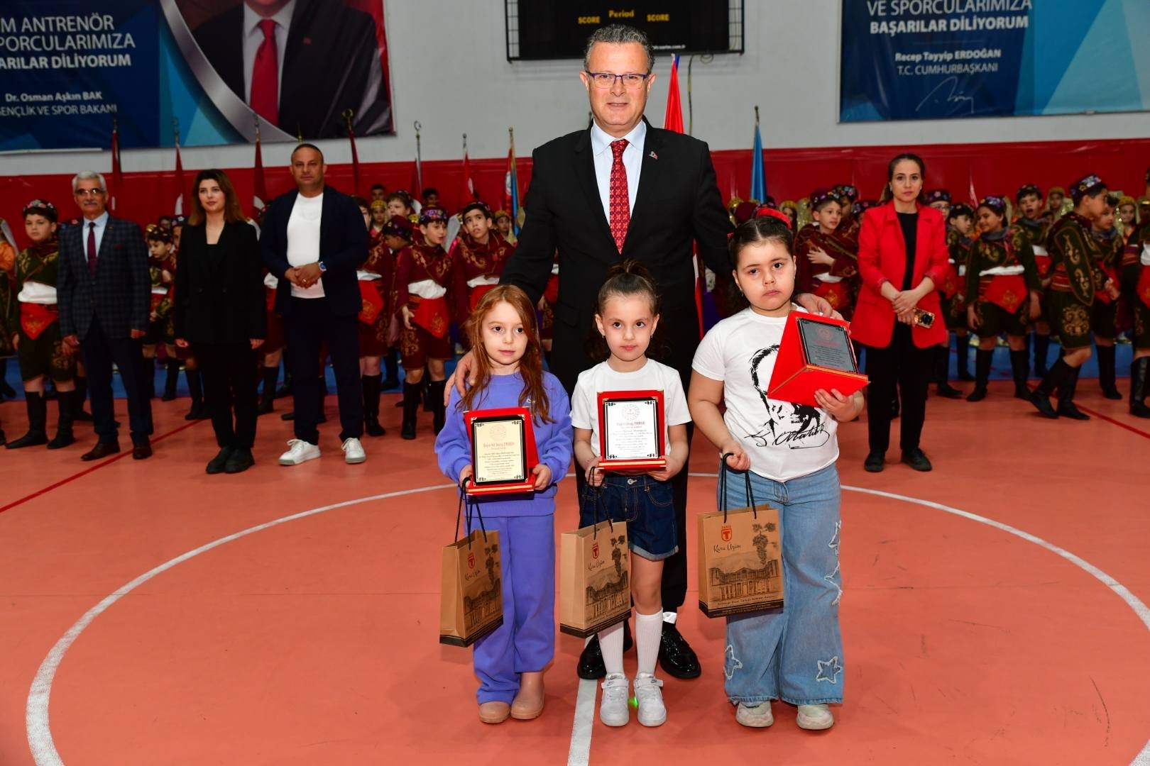 Alaşehir'de 23 Nisan büyük coşku ile kutlandı-.1