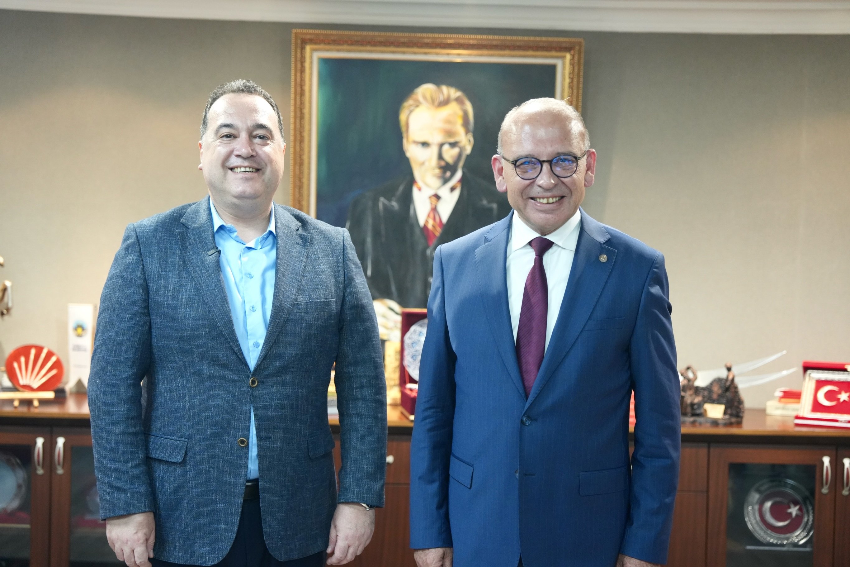 Manisa'da belediye başkanları ilk 10'da-.1