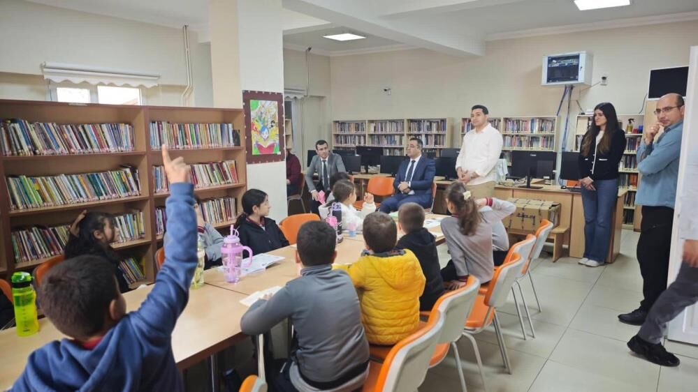 Sarıgöl'de Kaymakam Dalak Öğrencilerle Kitap Okudu-1