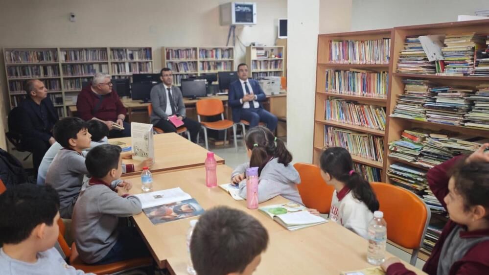 Sarıgöl'de Kaymakam Dalak Öğrencilerle Kitap Okudu-2