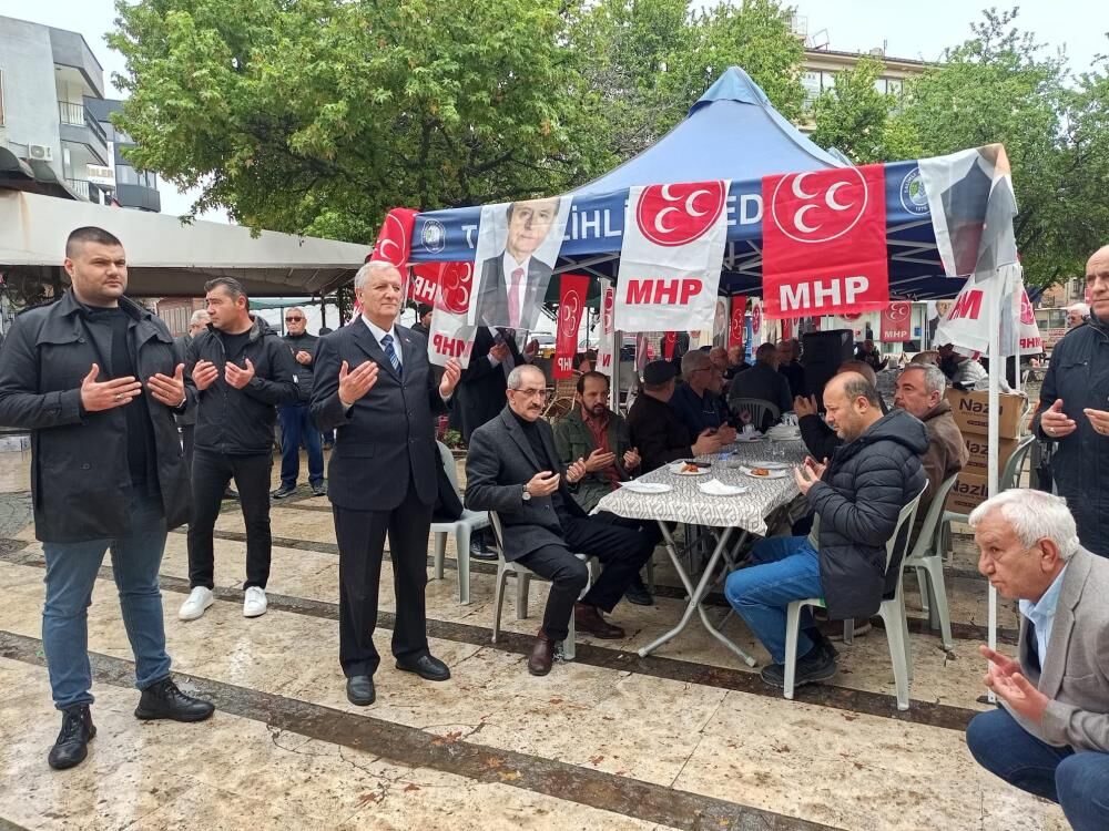 Manisa'da  Alapsan Türkeş Anısına Lokma Hayrı