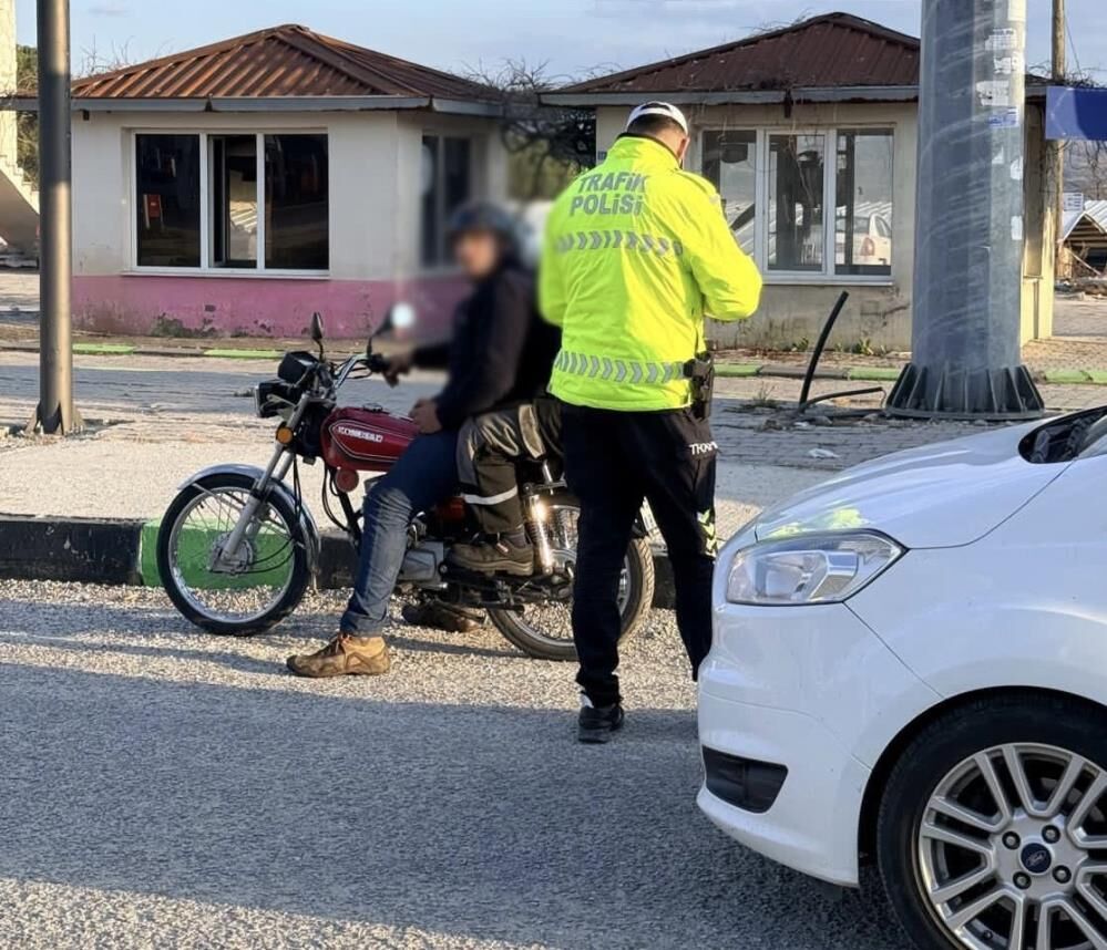 Manisa'da motosiklet sürücülerine ceza yağdı-3