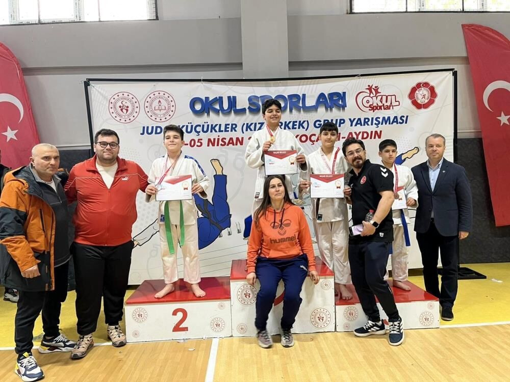 Yunusemreli genç judoculardan madalya yağmuru!