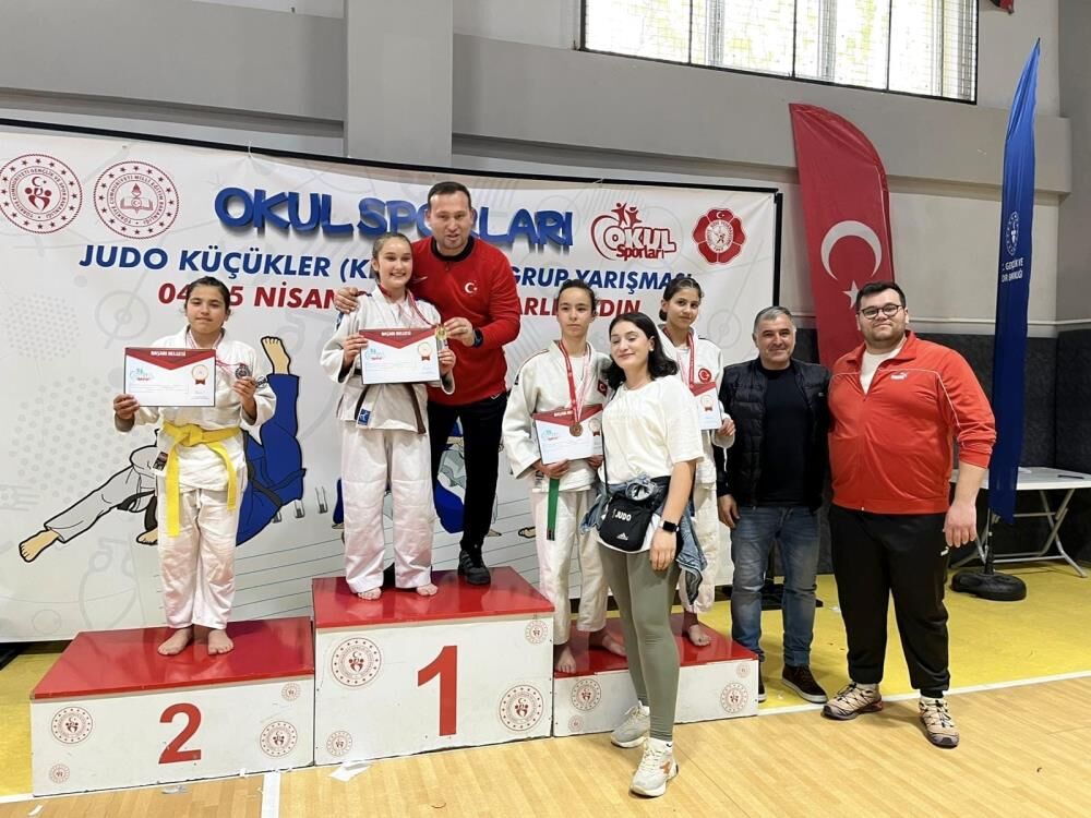 Yunusemreli genç judoculardan madalya yağmuru!-1