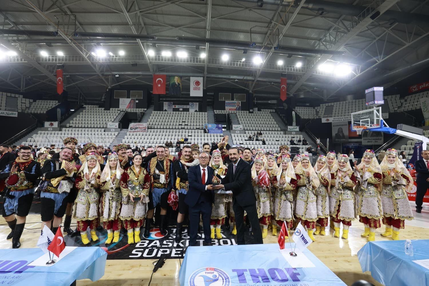 Manisa'da Halk oyunlarında büyük başarı-1