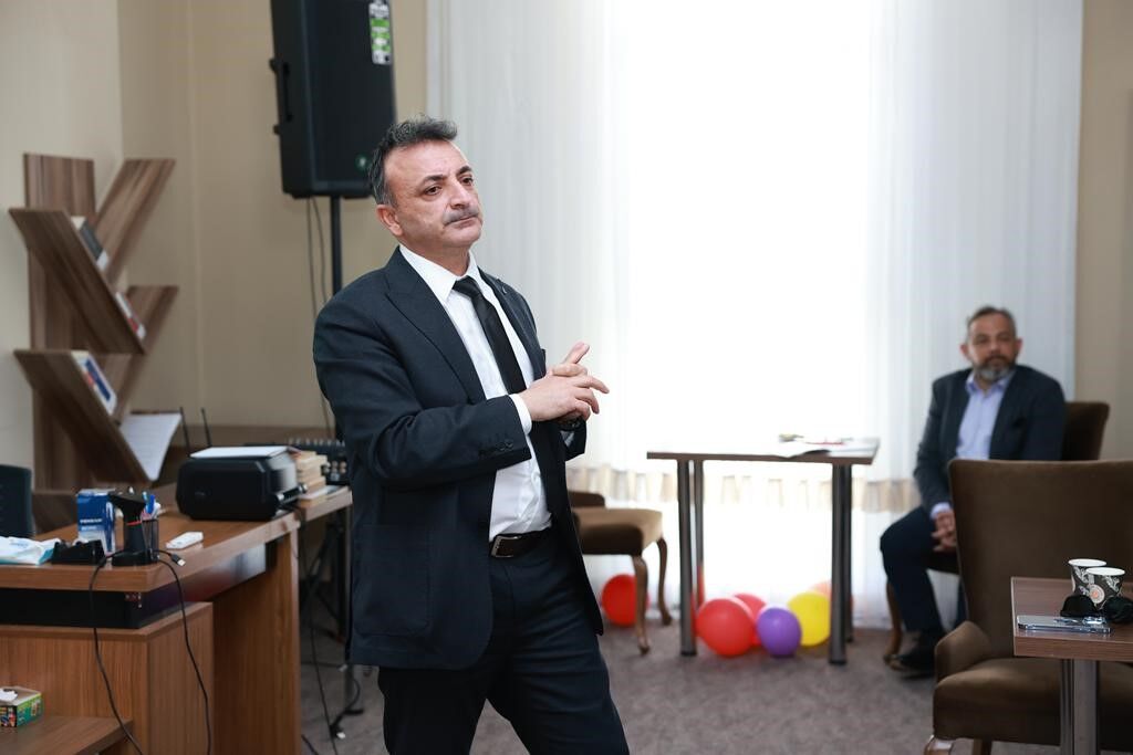 Manisa'da belediye personellerine 'Proje Yazma Eğitimi'-.2