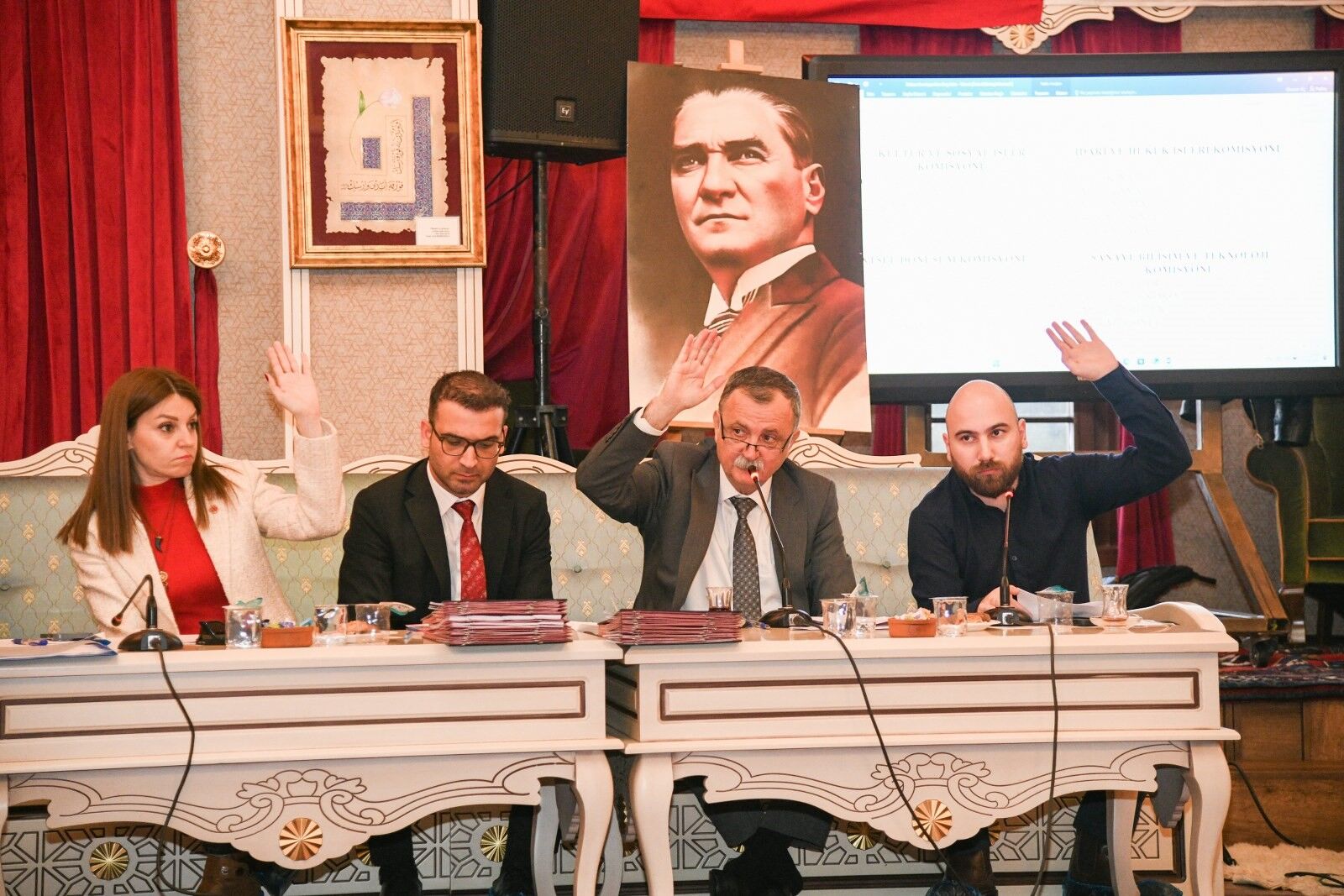 Yunusemre Belediye Meclisi’nde yoğun gündem-1