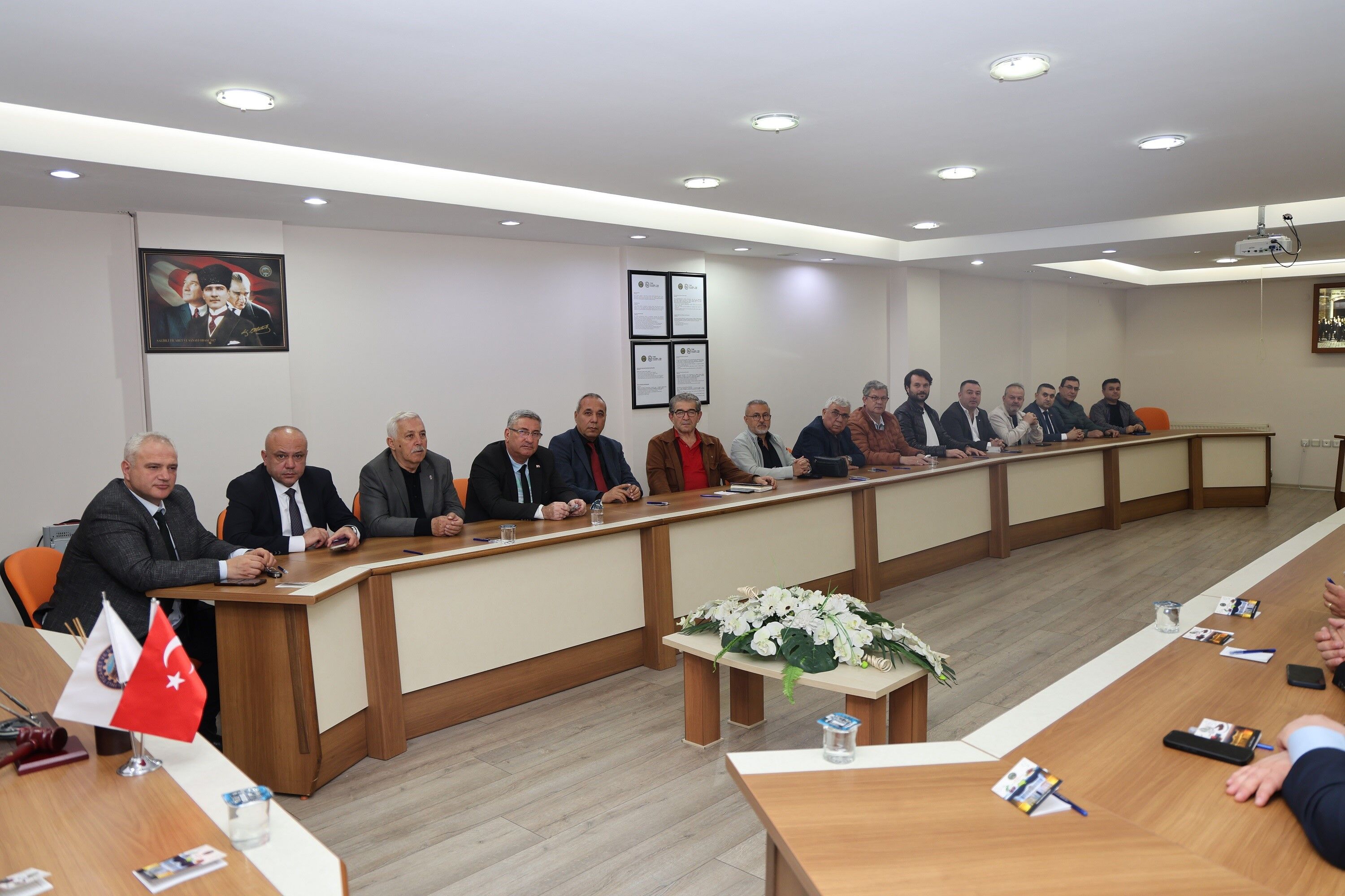 Salihli’de Oda Başkanları ilçenin öncelikli sorunlarını ele aldı-2