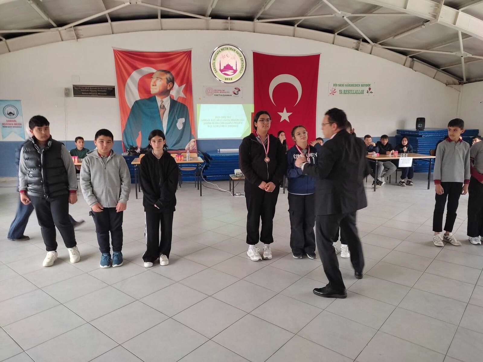 Sarıgöl'de 15 okul kıyasıya yarıştı