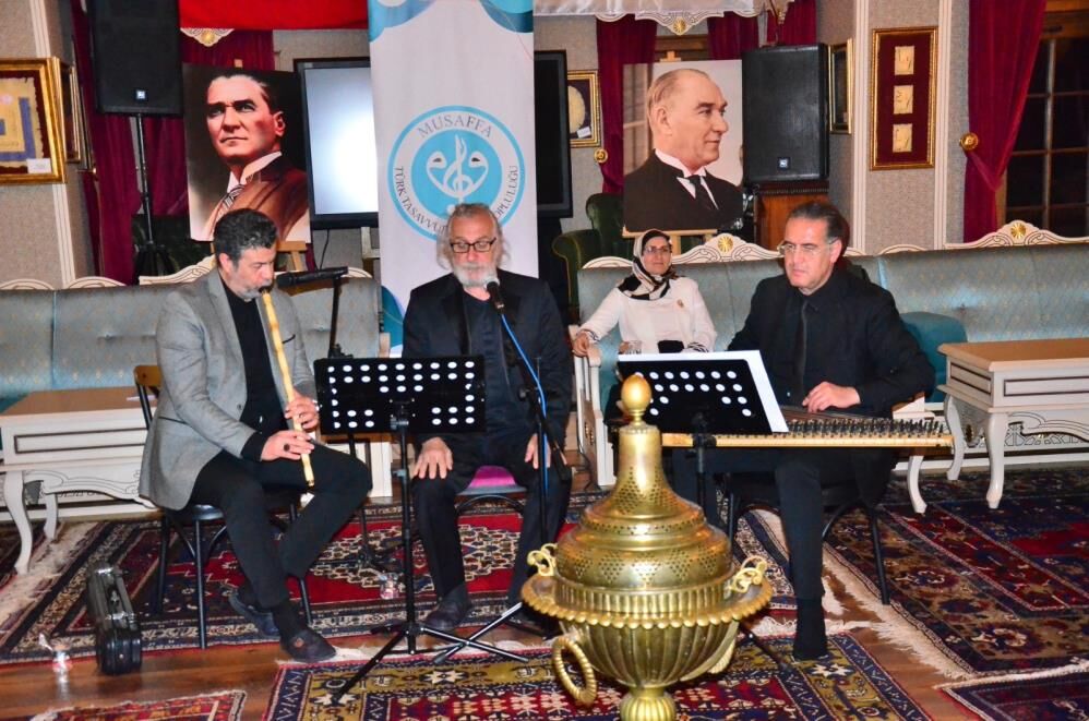 Mevlana’nın sessizliği Manisa’da yankılandı