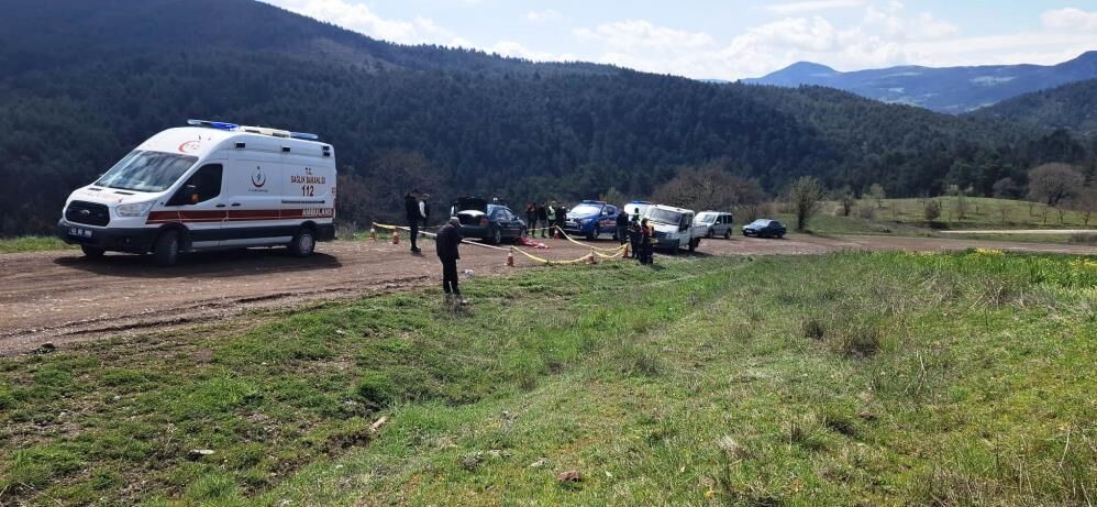 Manisalı vatandaş tamir etmek istediği aracın altında kalarak can verdi!-1