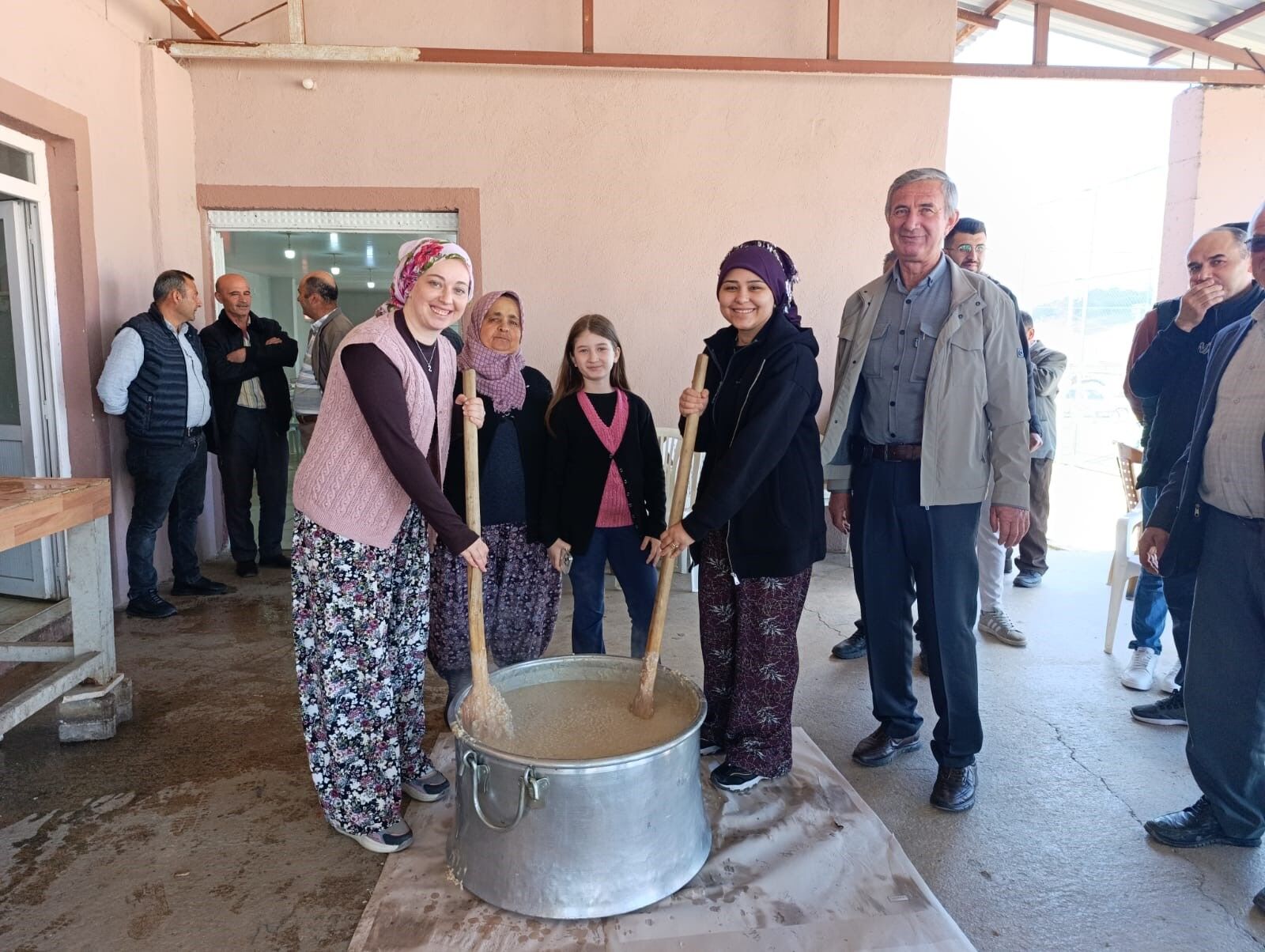 Gördes Tepeköy’de asırlık hayır geleneği yaşatıldı-3