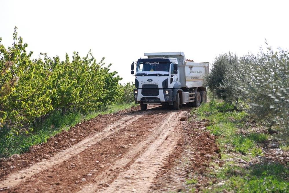 Şehzadeler'de ova yolları yenileniyor!