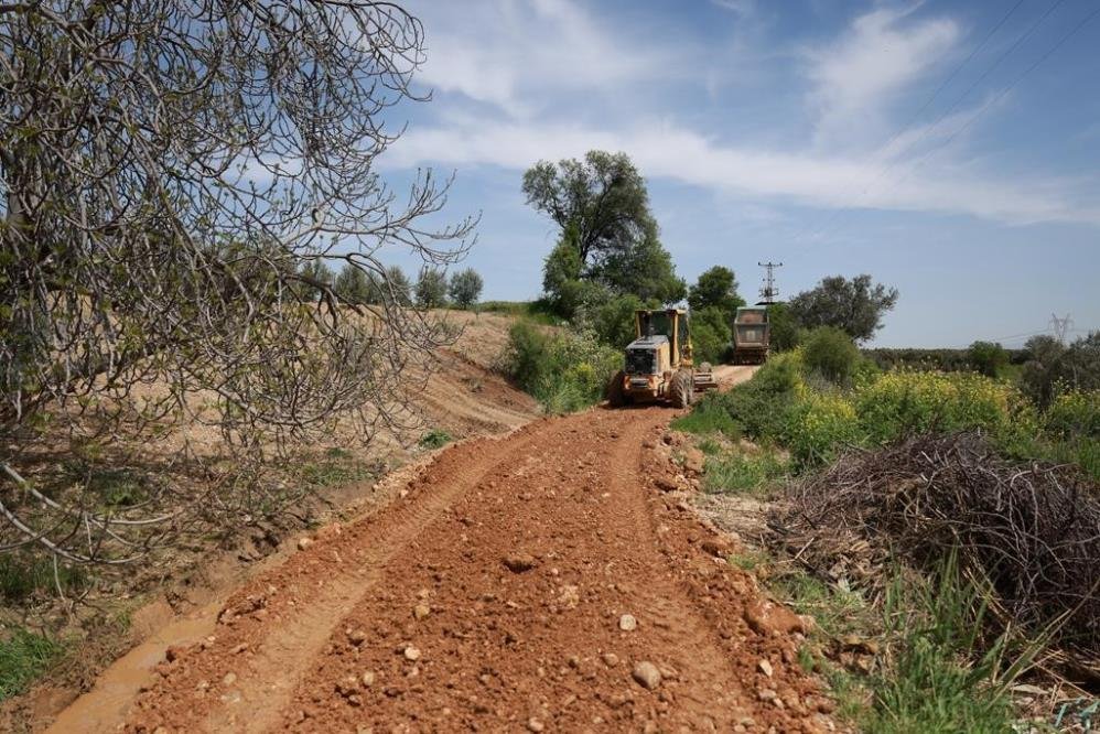Şehzadeler'de ova yolları yenileniyor!