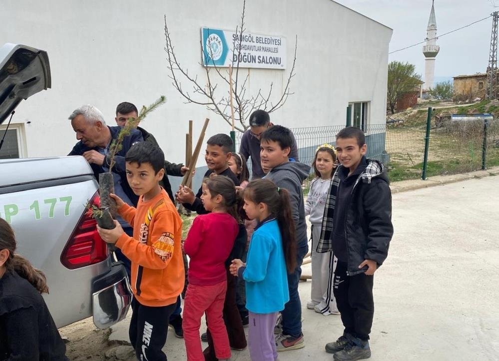 Sarıgöl’de öğrencilere doğa bilinci aşılanıyor