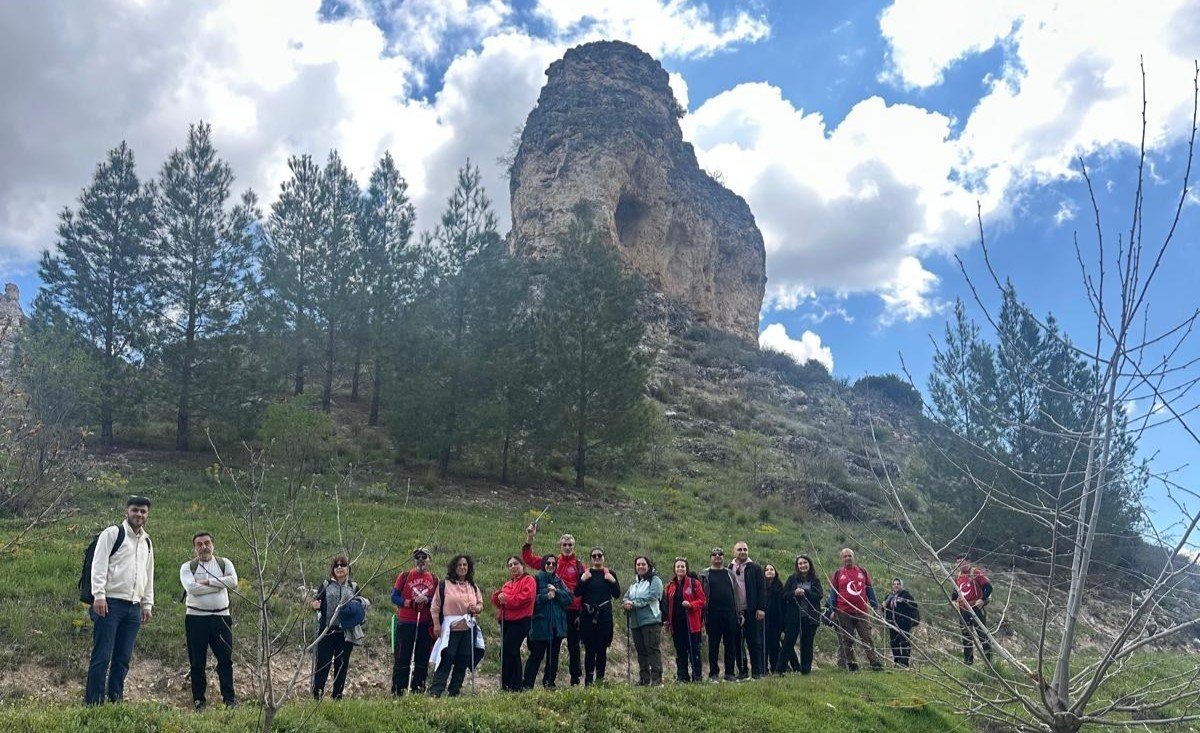 Manisalı dağcılardan Ulubey Kanyonu'nda doğa yürüyüşü-.1