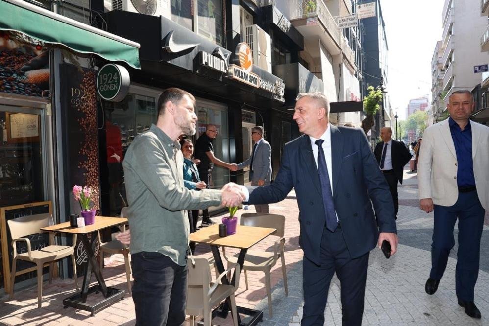 Şehzadeler'de Sevgi Yolu'nun yenilemesi esnafın yüzünü güldürdü-1