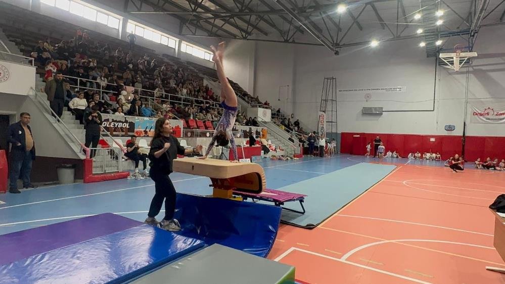 Alaşehir’de 23 Nisan turnuvası: Minik sporculardan büyük başarı!