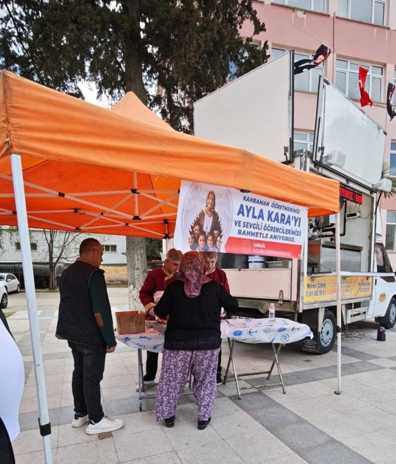 Şehit Öğretmen ve Öğrenciler