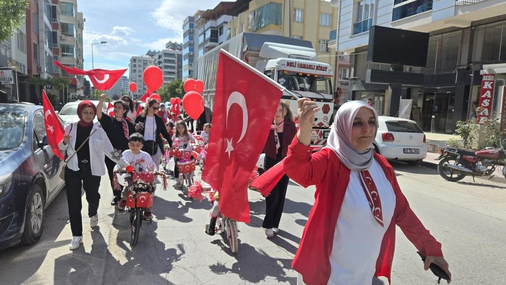 Bisikletli Miniklerden Kaymakamlığa Anlamlı Ziyaret