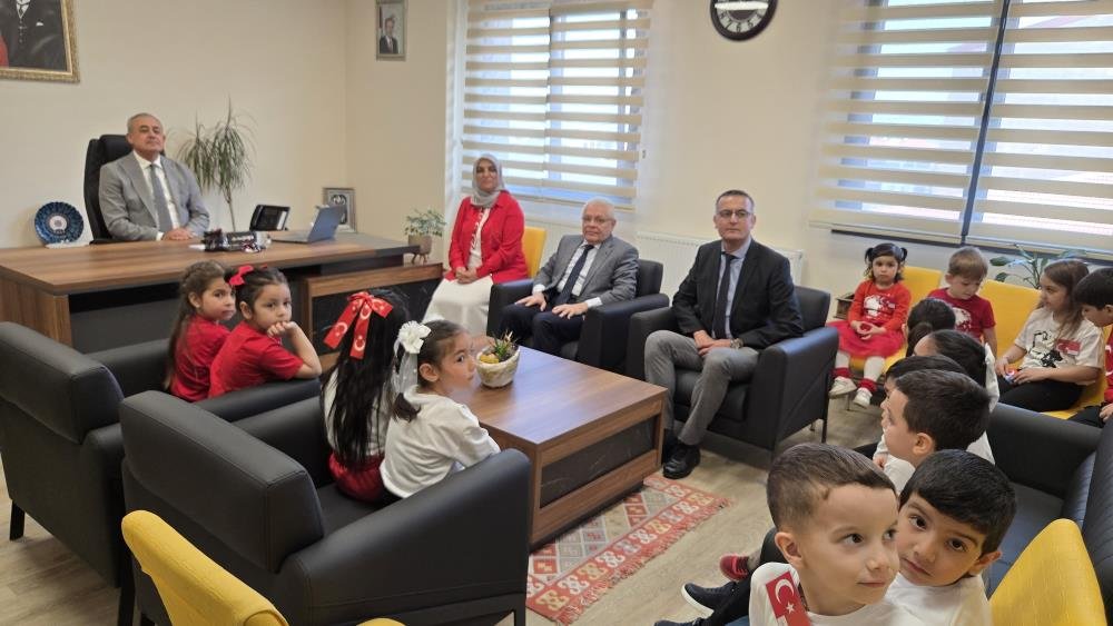 Bisikletli Miniklerden Kaymakamlığa Anlamlı Ziyaret-1