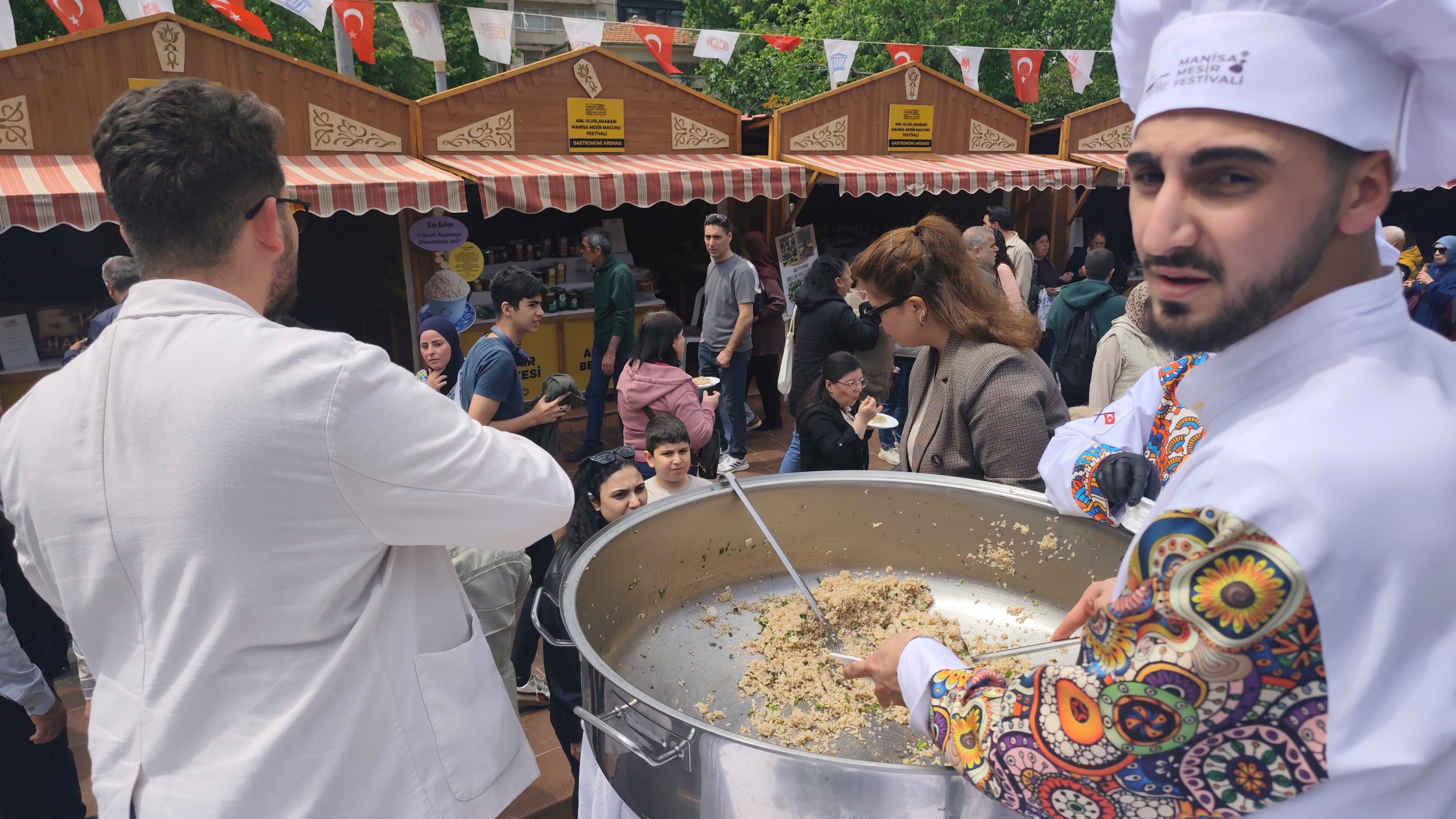 Manisa'da Ferdi Zeyrek anısına 2 ton bahar pilavı yapıldı-.1