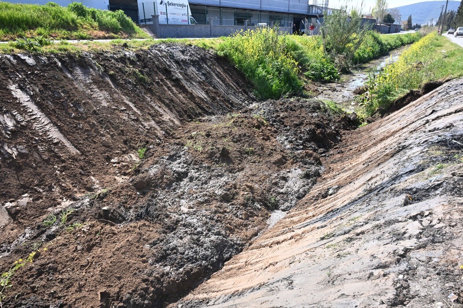 Akhisar’da Dere Hattı Temizleniyor (2)