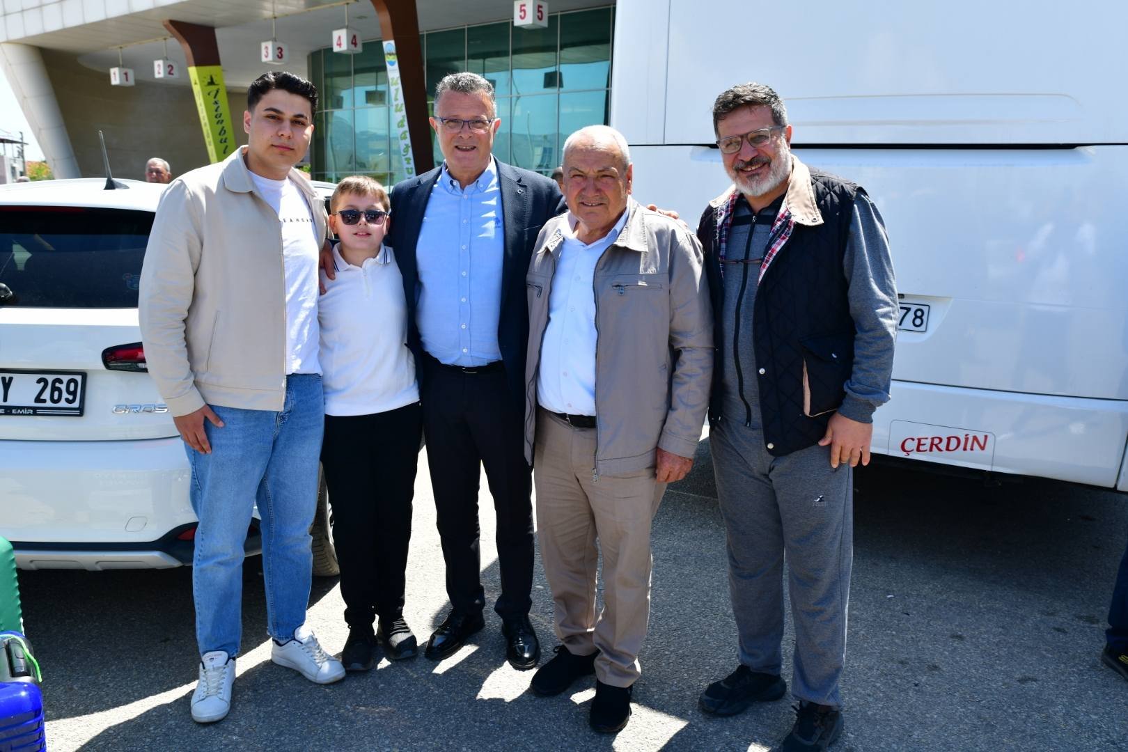 Alaşehir'de Hacı Adayları Dualarla Uğurlandı (2)