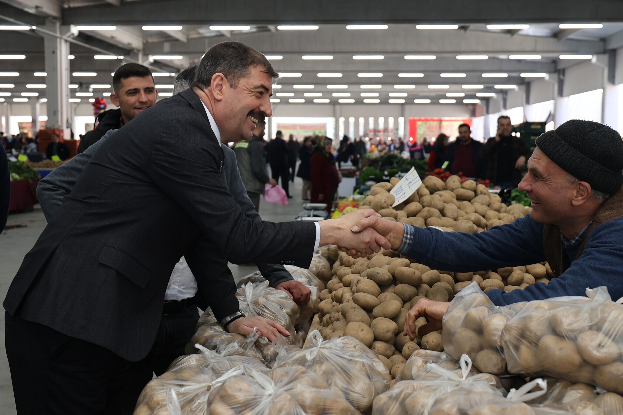 Başkan Dönmez Esnaf Ve Vatandaşlarla Buluştu! (2)