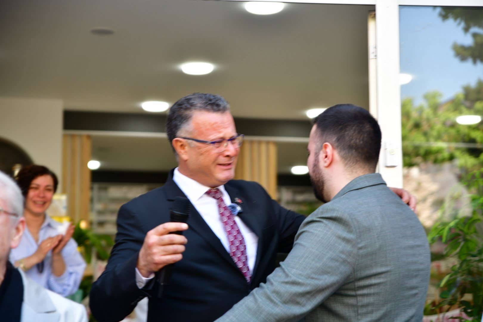 Besim Amcanız Gibi Siyasete Girmeyin, Işinizi Sevin. (1)