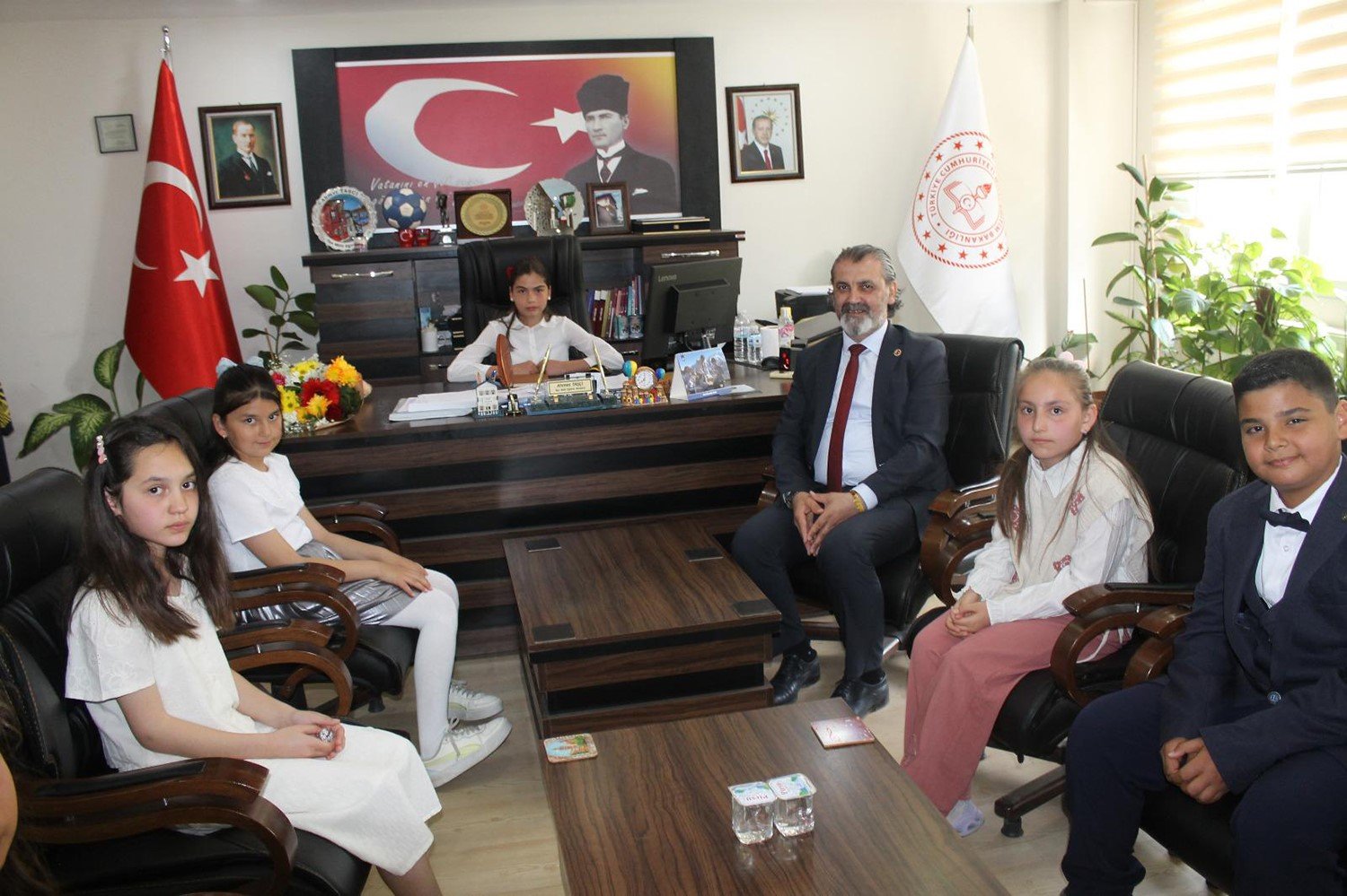 Çocuklar Protokol Koltuklarına Oturdu (4)