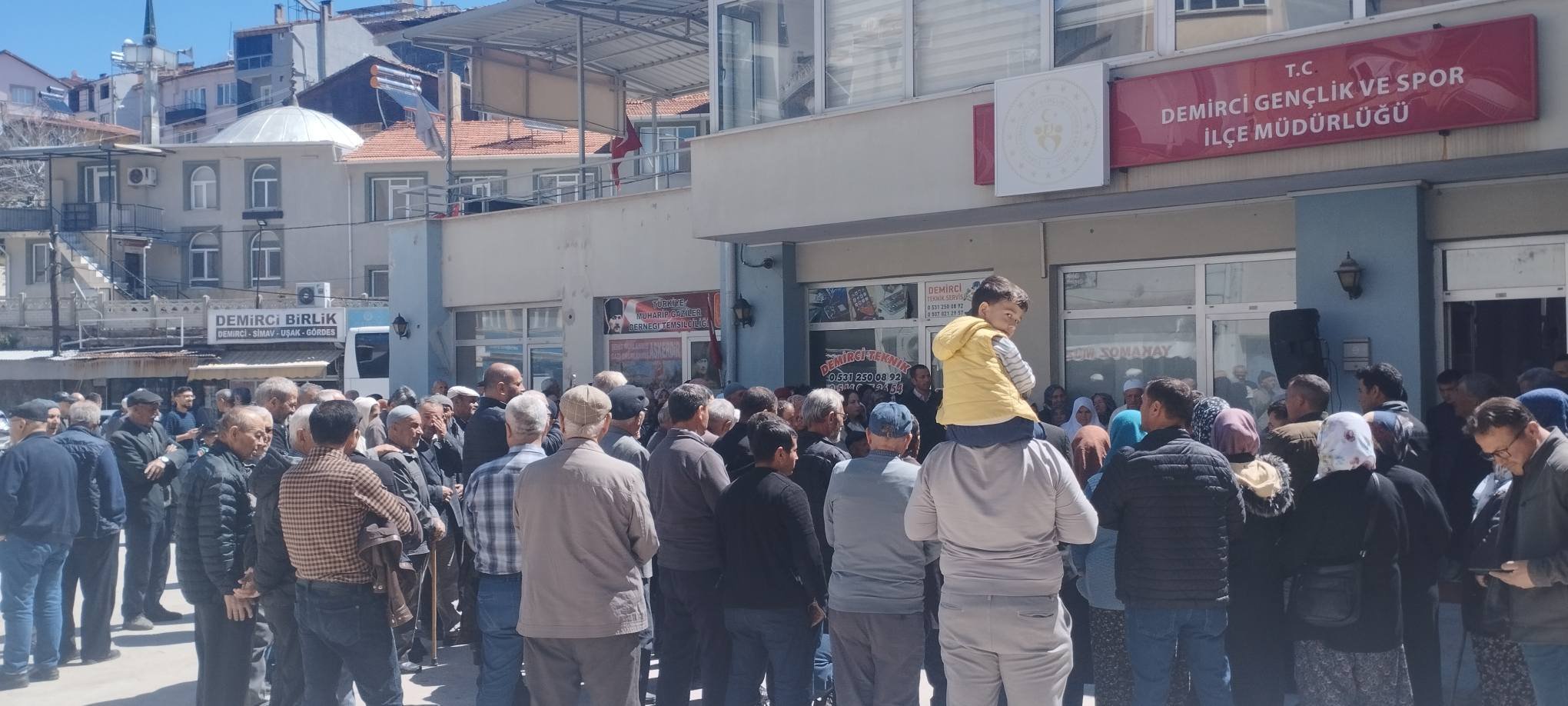 Demirci'de Hacı Adayları Dualarla Uğurlandı (2)