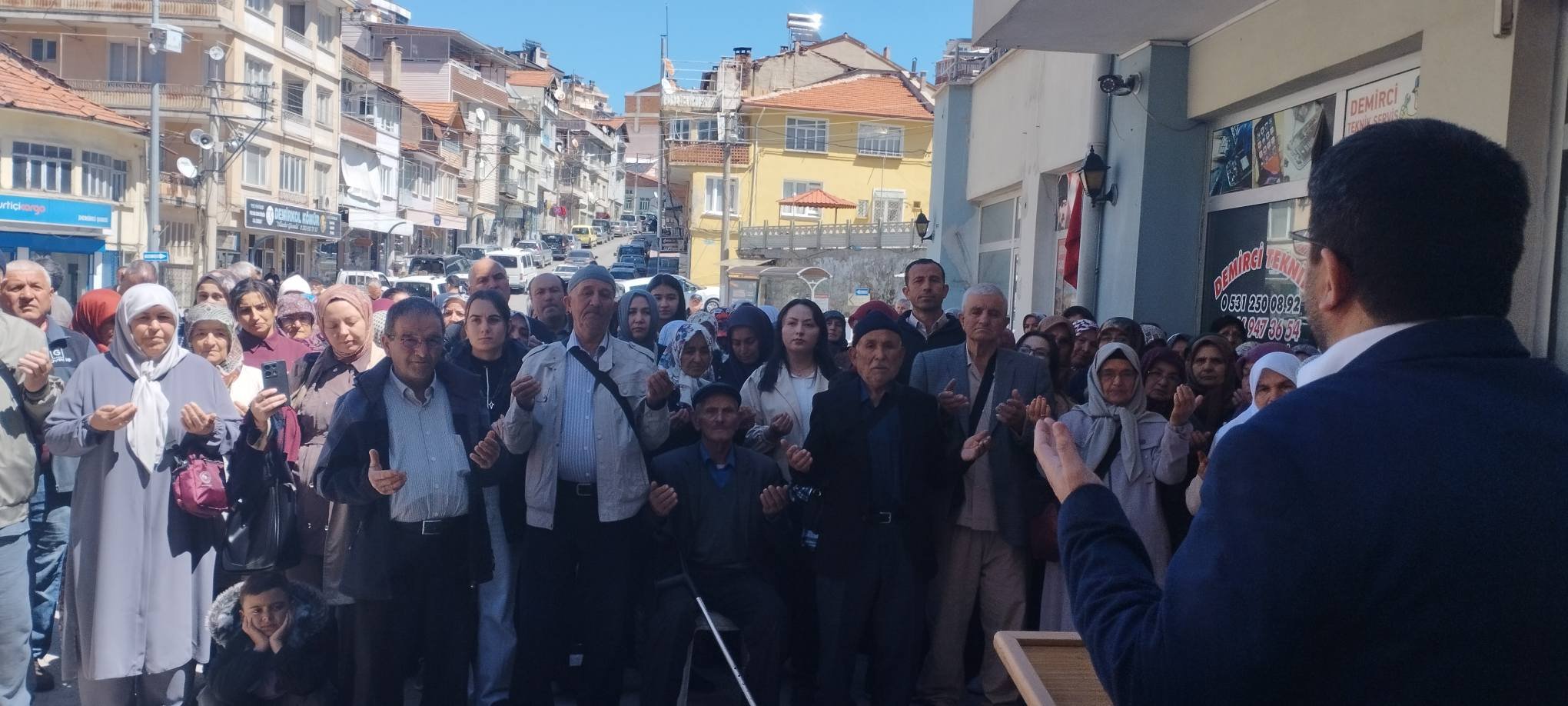Demirci'de Hacı Adayları Dualarla Uğurlandı (3)