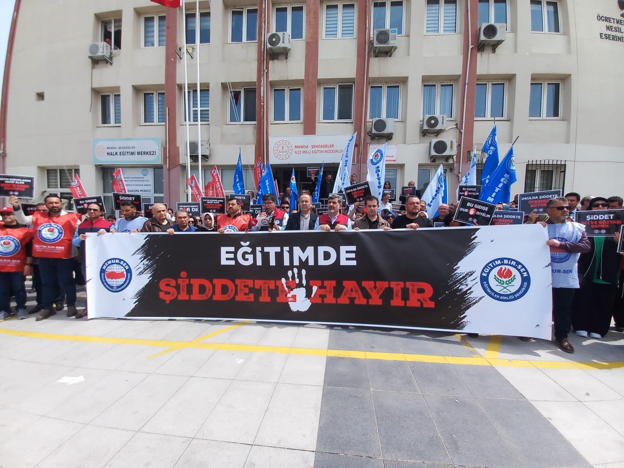 Eğitim Bir Sen Manisa Şube Başkanı Yasav Okullarda Şiddet Kabul Edilemez Noktaya Ulaştı (1)