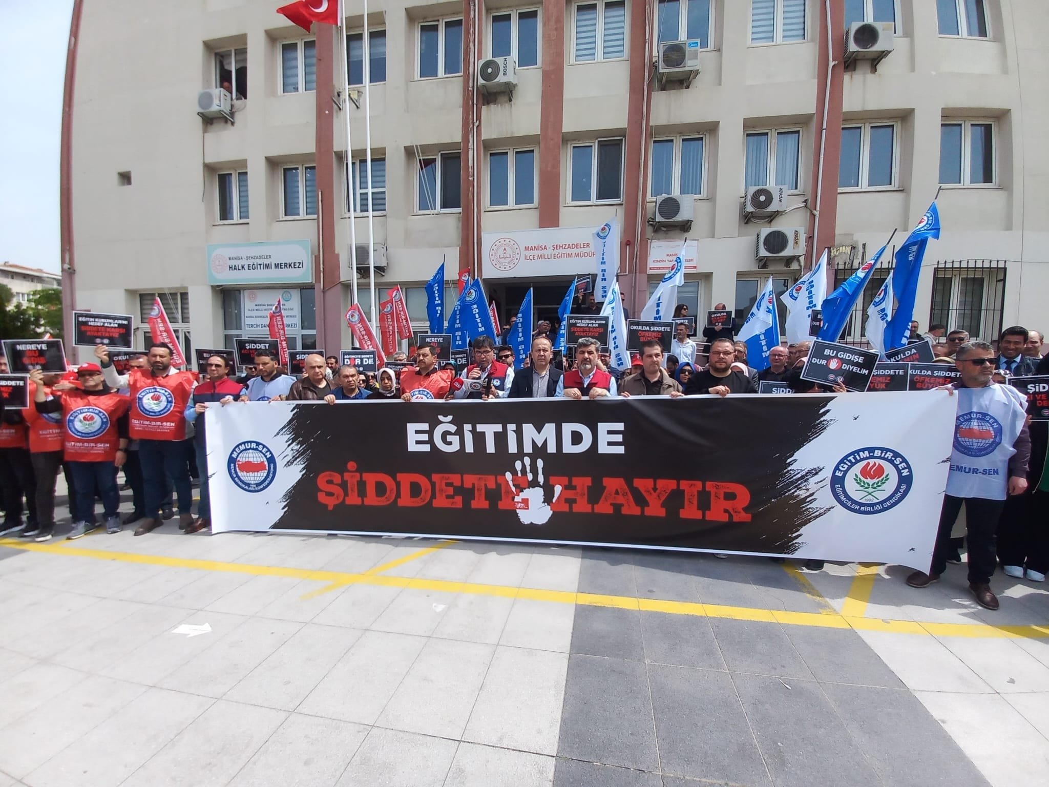 Eğitim Bir Sen Manisa Şube Başkanı Yasav Okullarda Şiddet Kabul Edilemez Noktaya Ulaştı (2)