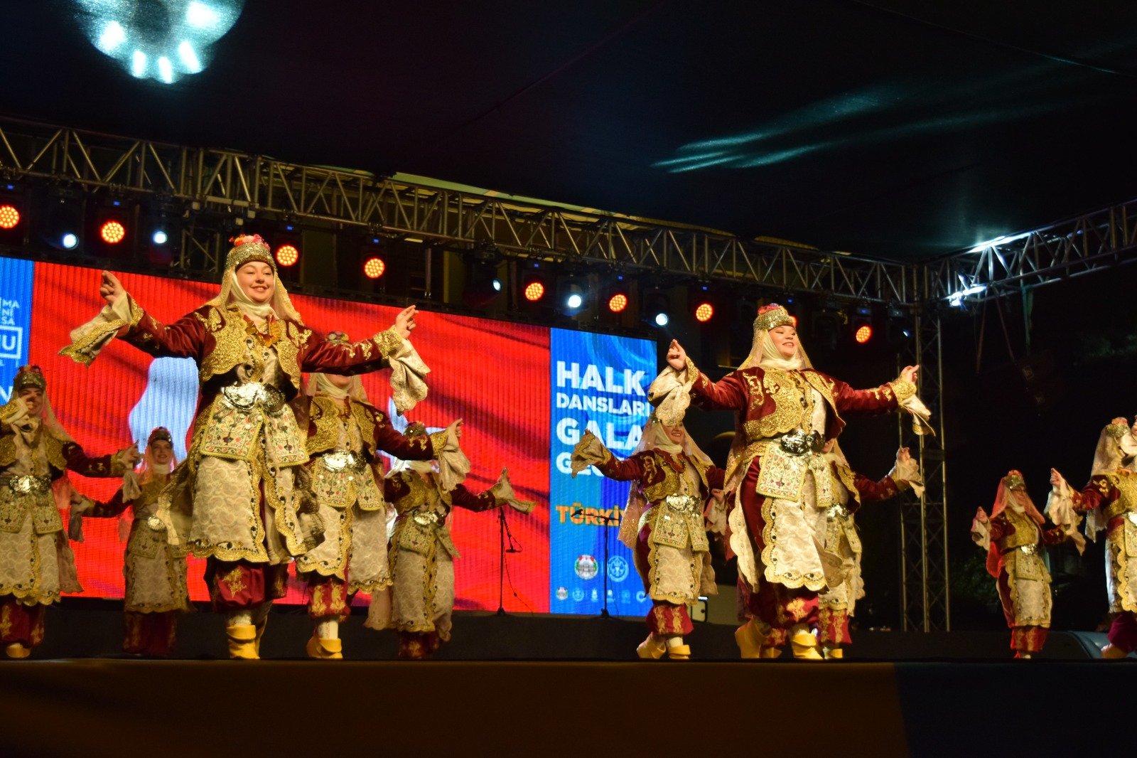 Fener Alayı Ve Halk Dansları İle Görkemli Gece! (3)