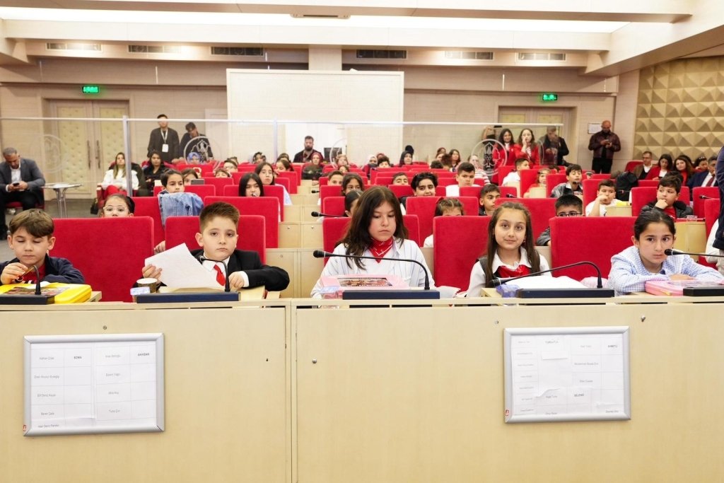 Manisa'da meclis kürsüsü geleceklerimize emanet-.2.1.3